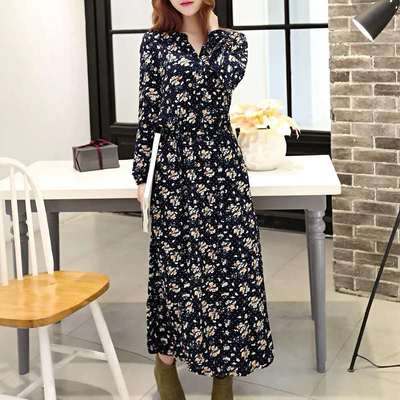 時(shí)尚與實(shí)惠并行 名品折扣店中的浪漫一身長(zhǎng)袖打底連衣裙與皮革制品