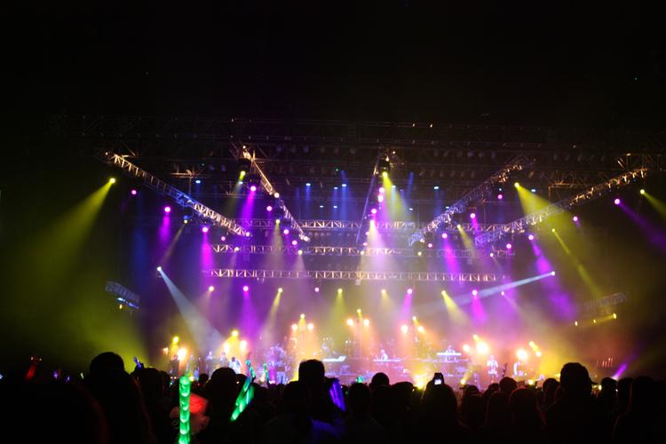 北京舞臺(tái)燈光音響設(shè)備:專(zhuān)業(yè)舞臺(tái)燈光的八大要素_北京藝聲嘉業(yè)音響科技